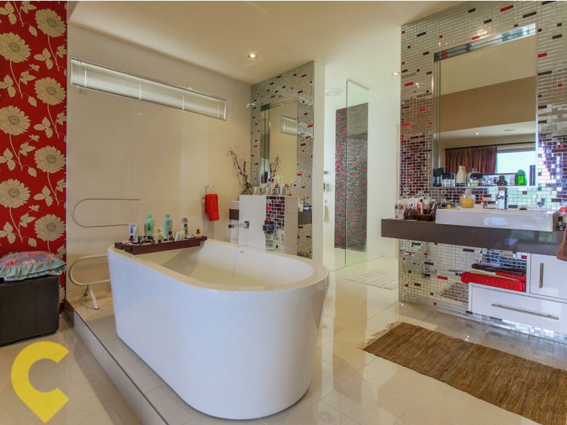 5028 Emerald Island Drive, Carrara QLD 4211