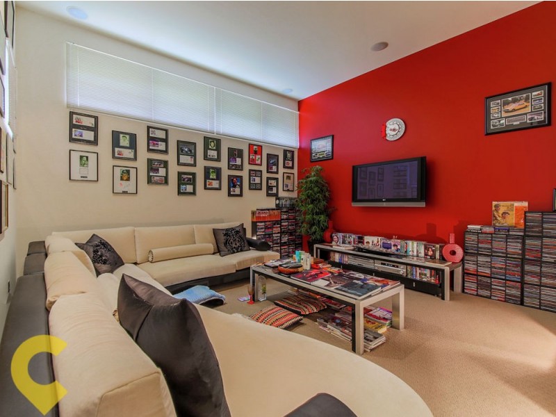 5028 Emerald Island Drive, Carrara QLD 4211
