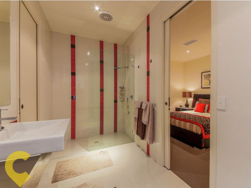 5028 Emerald Island Drive, Carrara QLD 4211