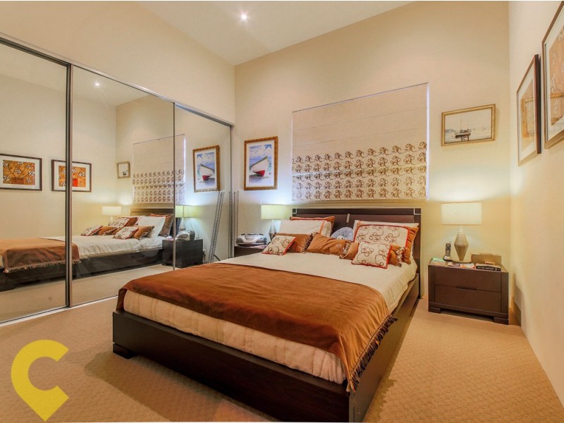 5028 Emerald Island Drive, Carrara QLD 4211