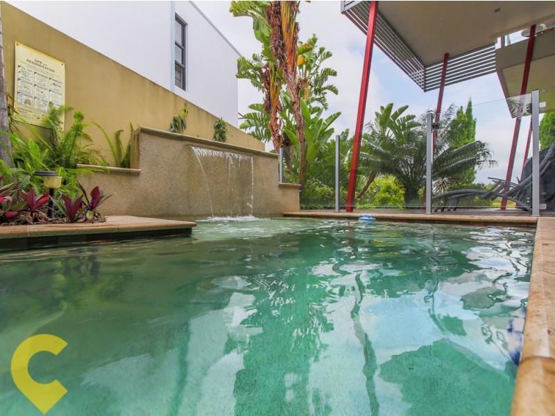 5028 Emerald Island Drive, Carrara QLD 4211