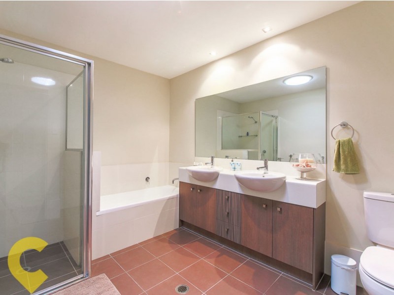 2/59-61 Benowa Road, Southport QLD 4215