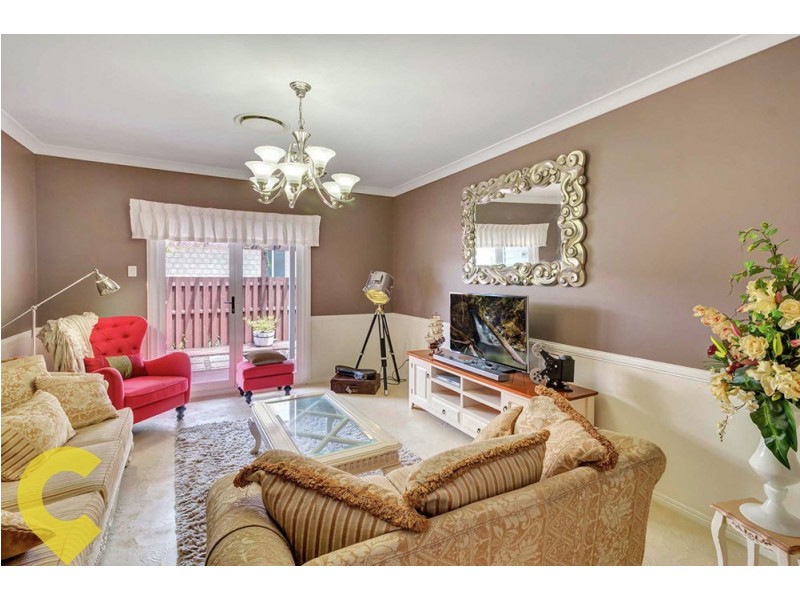 8 Charles Glen Street, Daisy Hill QLD 4127