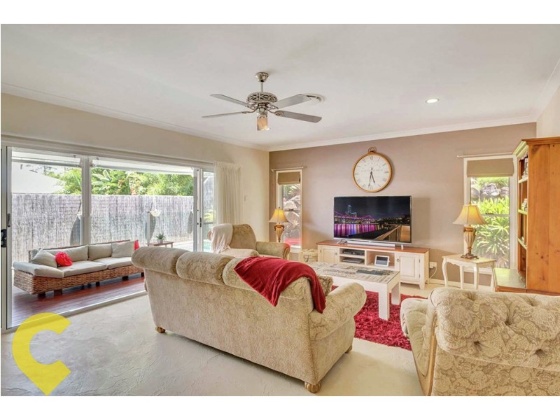 8 Charles Glen Street, Daisy Hill QLD 4127