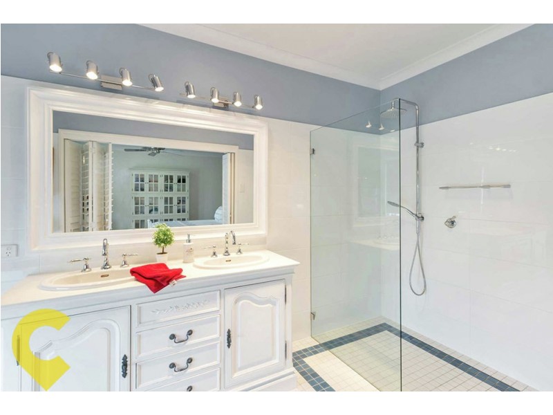 8 Charles Glen Street, Daisy Hill QLD 4127