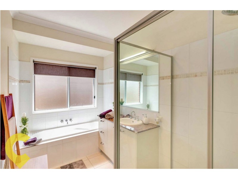8 Charles Glen Street, Daisy Hill QLD 4127