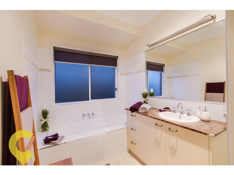 8 Charles Glen Street, Daisy Hill QLD 4127