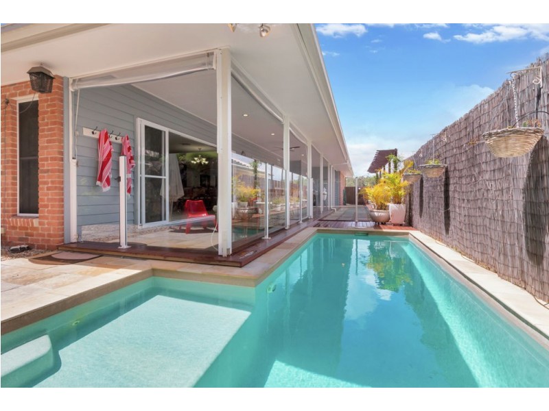 8 Charles Glen Street, Daisy Hill QLD 4127