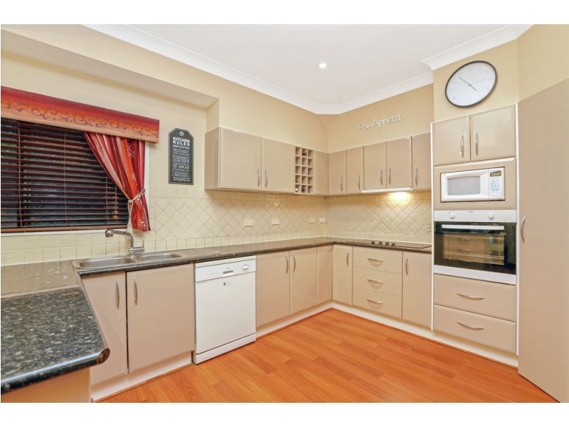 10 Wilpena Court, Springwood QLD 4127