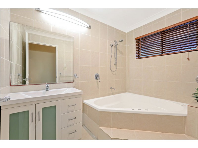 10 Wilpena Court, Springwood QLD 4127