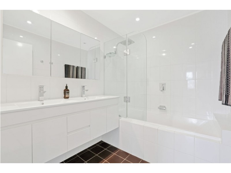 126 Jacaranda Ave, Logan Central QLD 4114