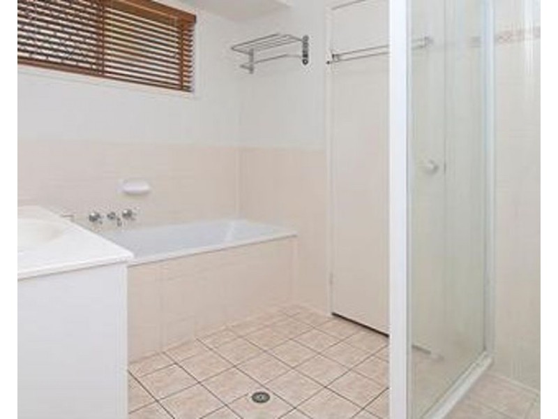 1 Solandra Circuit, Regents Park QLD 4118