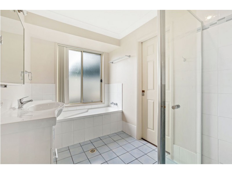 77 Evergreen Ave, Waterford West QLD 4133
