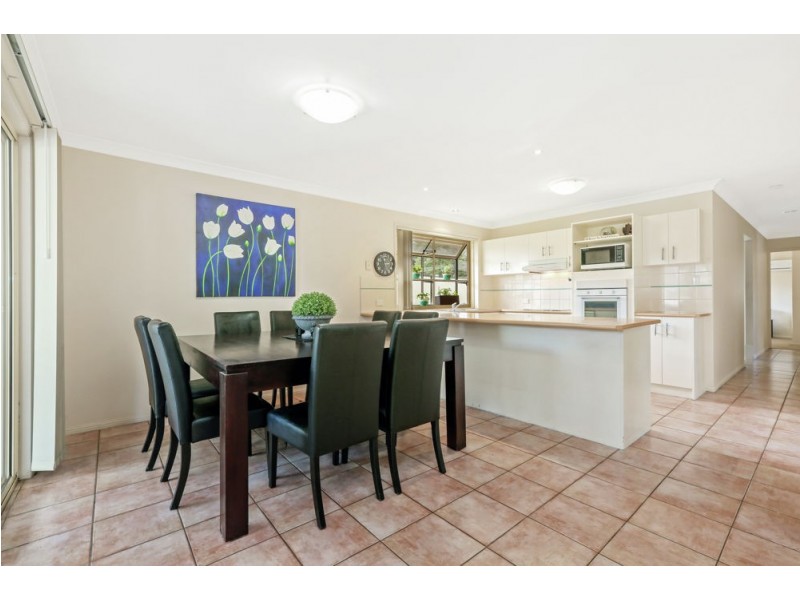 77 Evergreen Ave, Waterford West QLD 4133