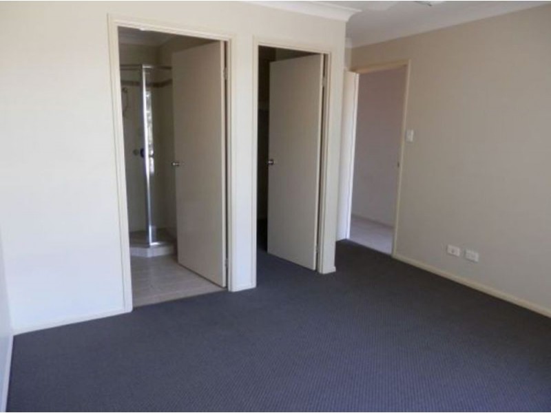 2/30 Goldcrest Drive, Upper Coomera QLD 4209