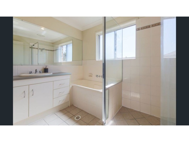 2/30 Goldcrest Drive, Upper Coomera QLD 4209