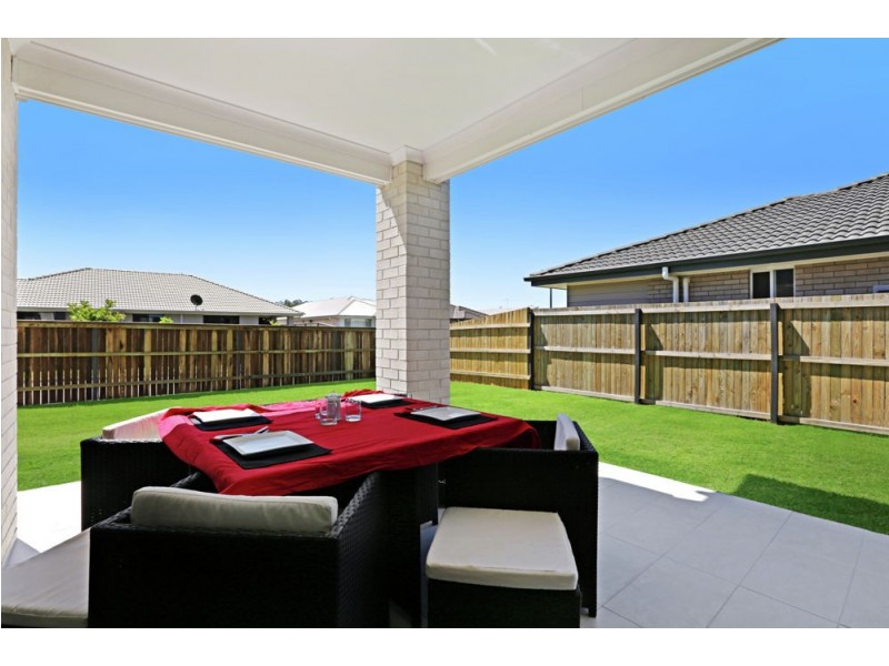 51 Burnett Drive, Holmview QLD 4207