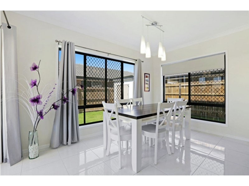 51 Burnett Drive, Holmview QLD 4207