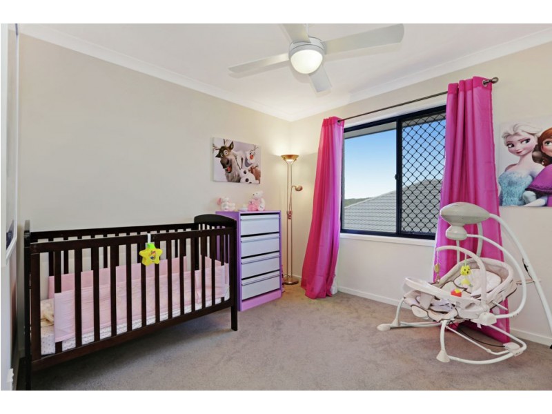 51 Burnett Drive, Holmview QLD 4207