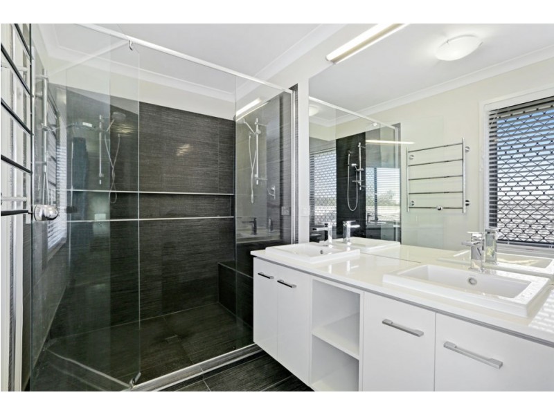 51 Burnett Drive, Holmview QLD 4207