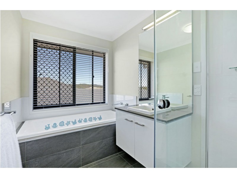 51 Burnett Drive, Holmview QLD 4207