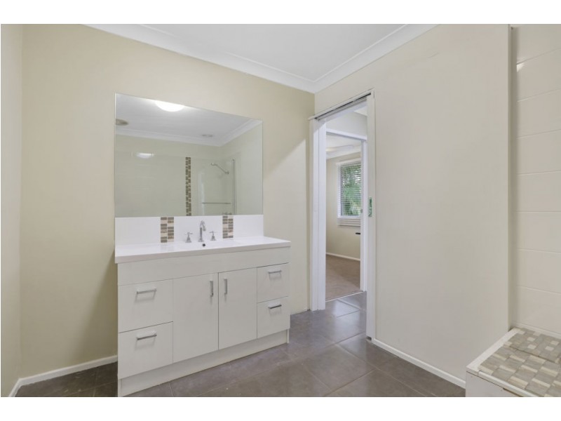 5 Poincettia Street, Kingston QLD 4114