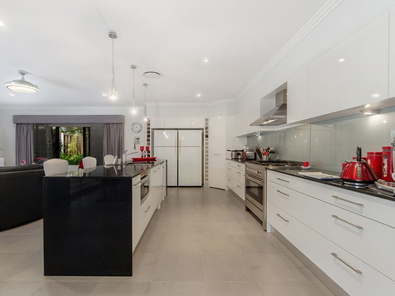 8 Pacha Close, Coomera Waters QLD 4209