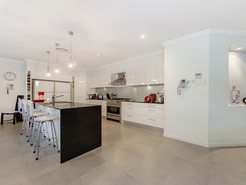 8 Pacha Close, Coomera Waters QLD 4209