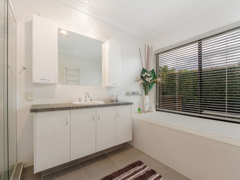 8 Pacha Close, Coomera Waters QLD 4209