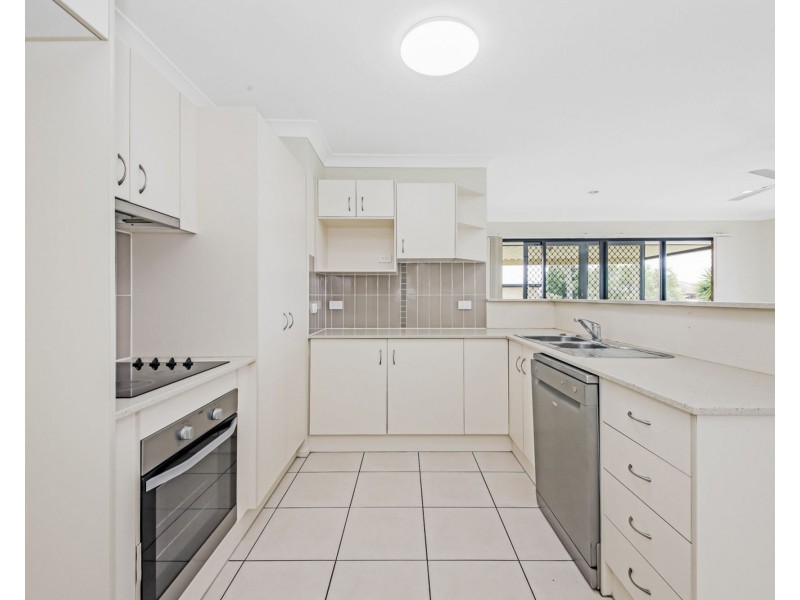39 Charlton Place, Regents Park QLD 4118