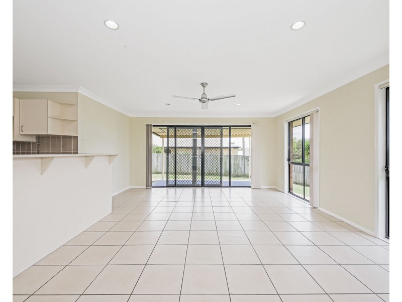 39 Charlton Place, Regents Park QLD 4118