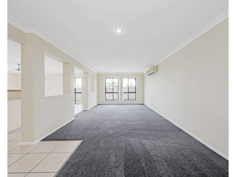 39 Charlton Place, Regents Park QLD 4118
