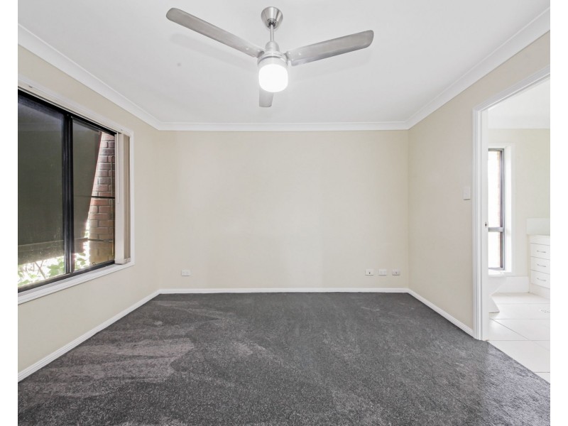 39 Charlton Place, Regents Park QLD 4118