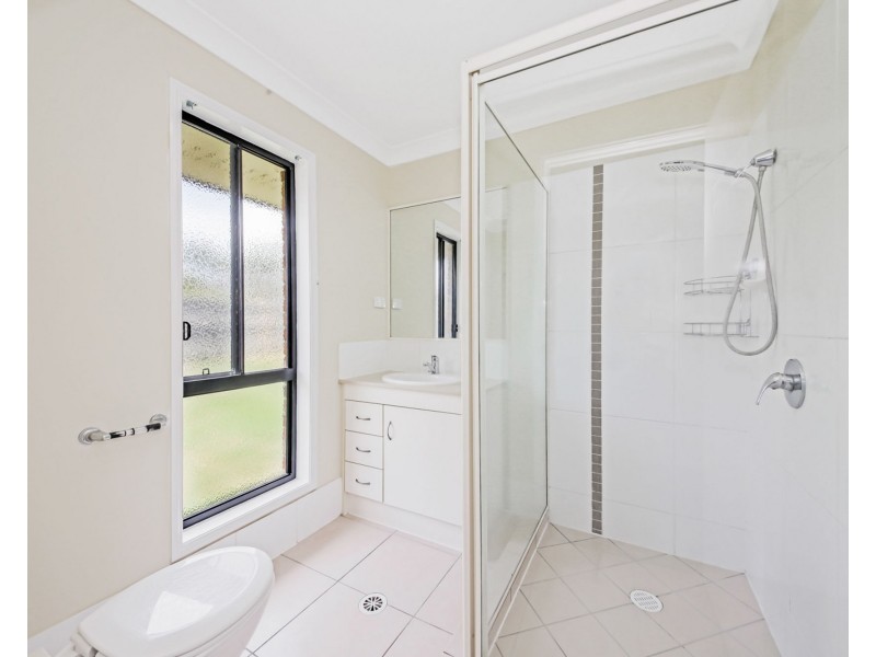 39 Charlton Place, Regents Park QLD 4118