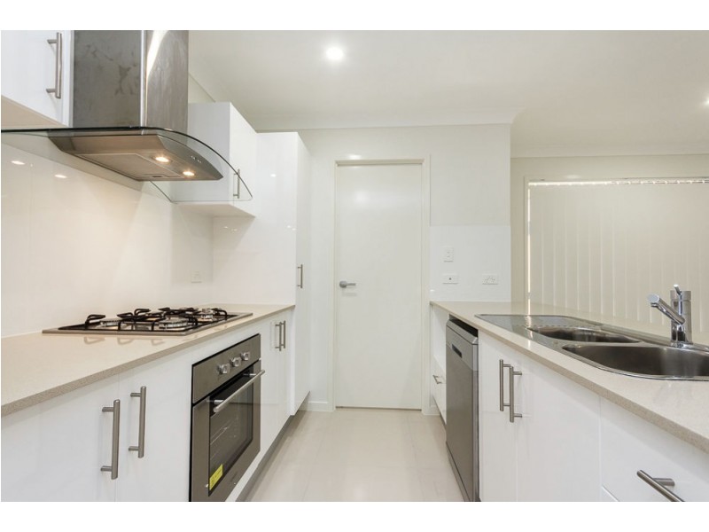 62 Carmen Crt, Oxenford QLD 4210