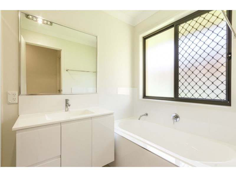 62 Carmen Crt, Oxenford QLD 4210