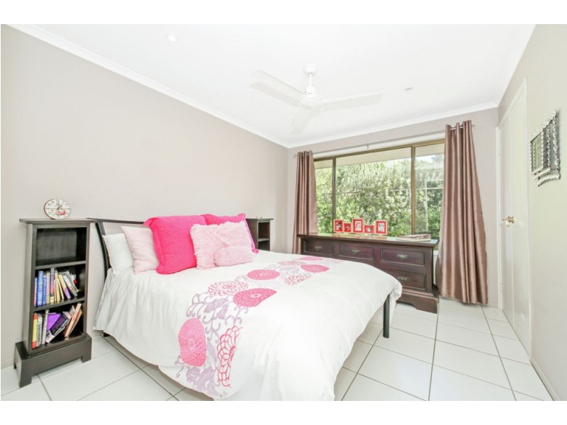 9 Coral Dr, Loganholme QLD 4129