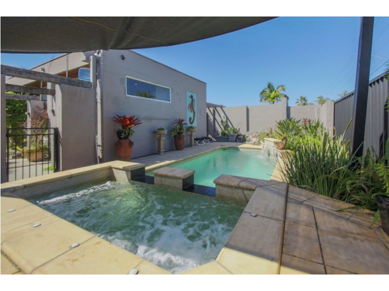 9 Lergessner Street, Biggera Waters QLD 4216