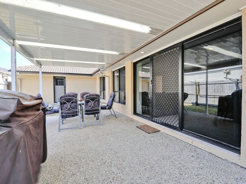 8 Sanctuary Parkway, Waterford QLD 4133