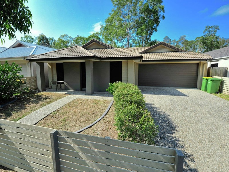 8 Sanctuary Parkway, Waterford QLD 4133