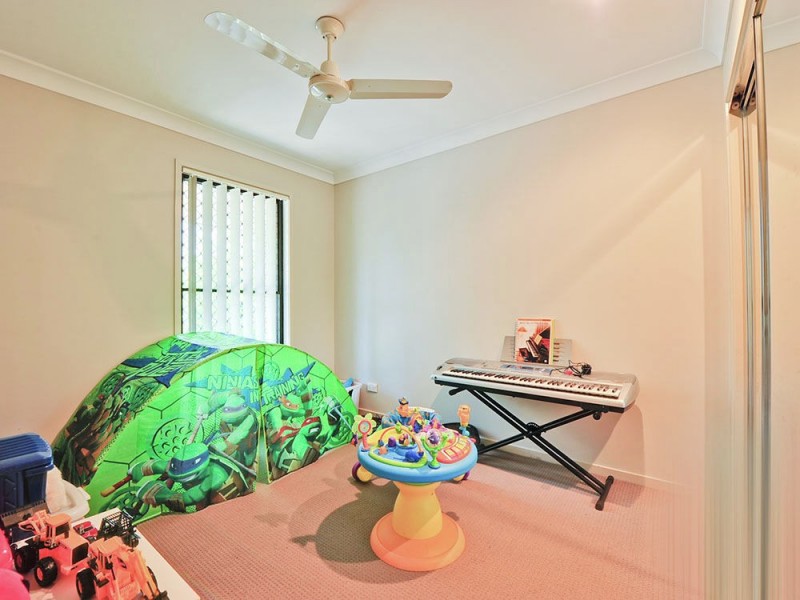 8 Sanctuary Parkway, Waterford QLD 4133