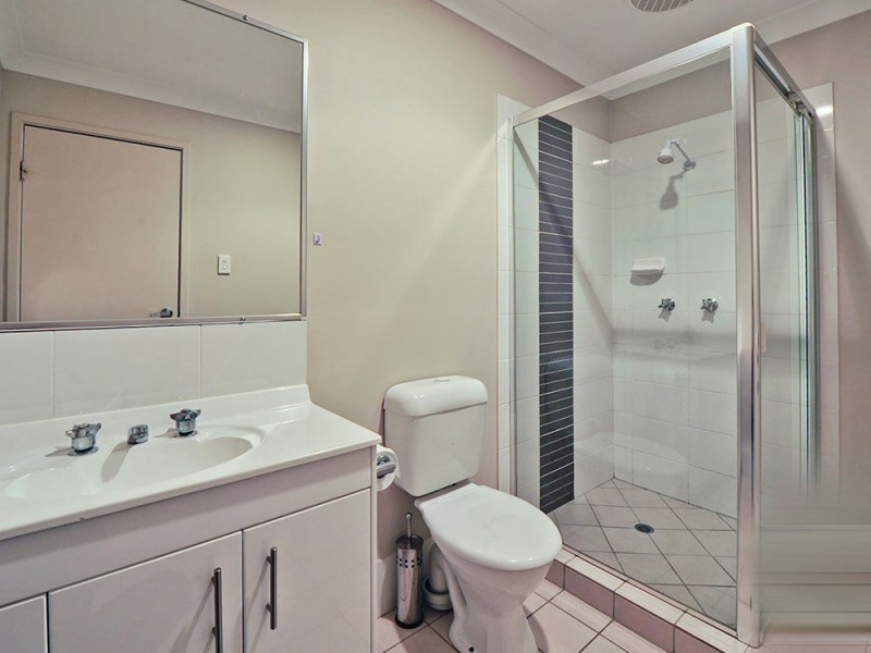 8 Sanctuary Parkway, Waterford QLD 4133