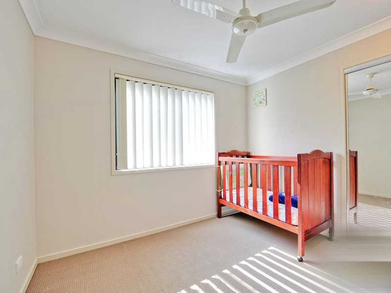 8 Sanctuary Parkway, Waterford QLD 4133