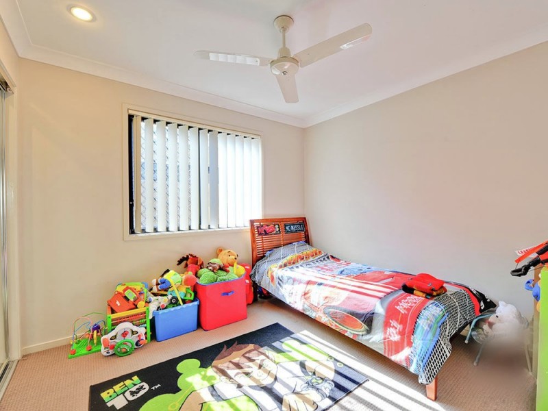 8 Sanctuary Parkway, Waterford QLD 4133