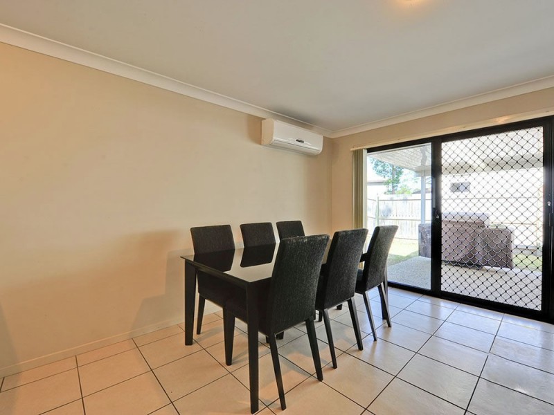 8 Sanctuary Parkway, Waterford QLD 4133