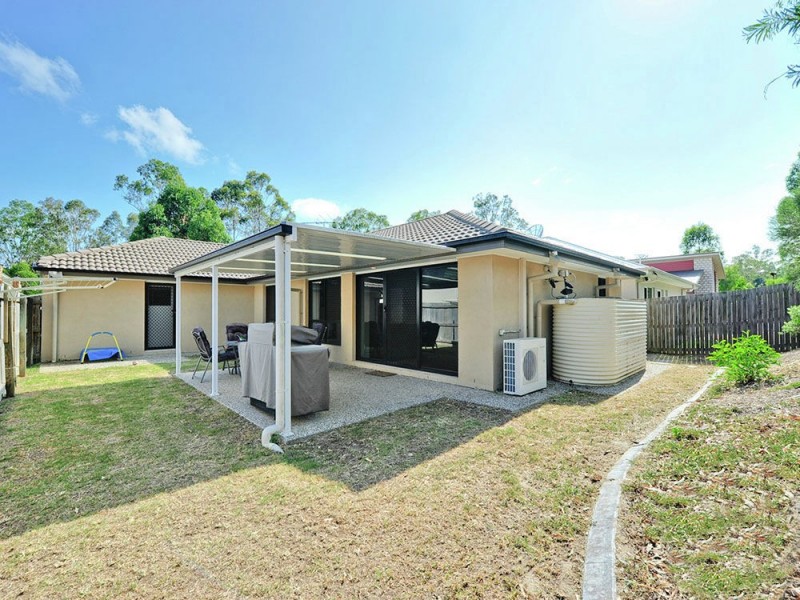 8 Sanctuary Parkway, Waterford QLD 4133