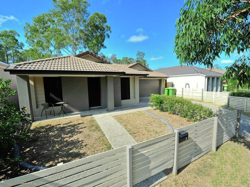 8 Sanctuary Parkway, Waterford QLD 4133