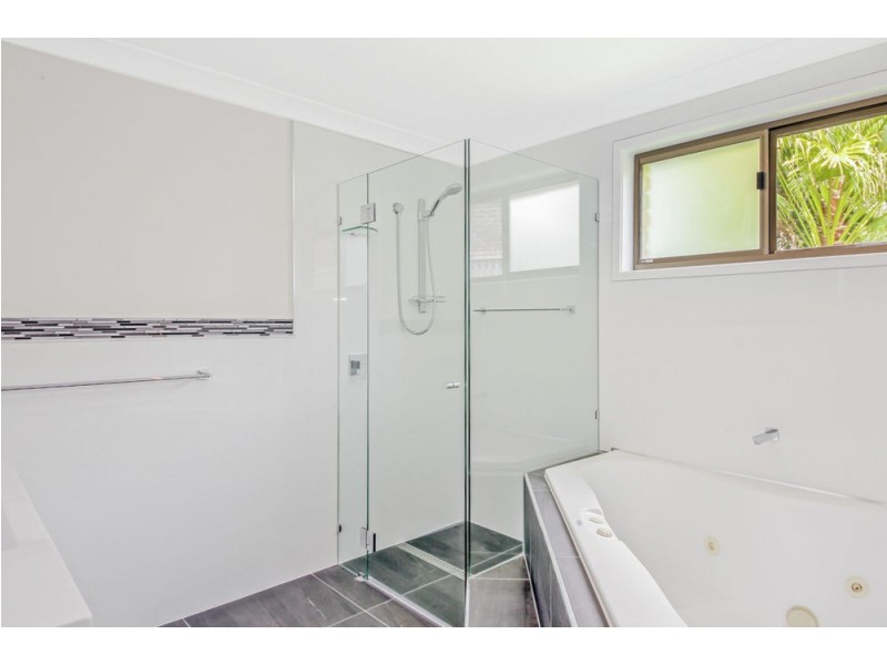 21 Burgundy Court, Highland Park QLD 4211