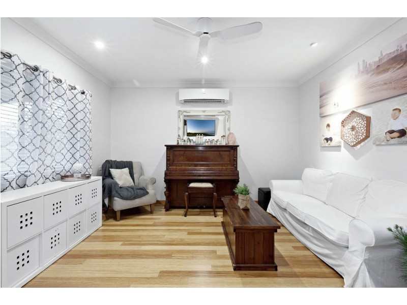 24 Village Drive, Daisy Hill QLD 4127