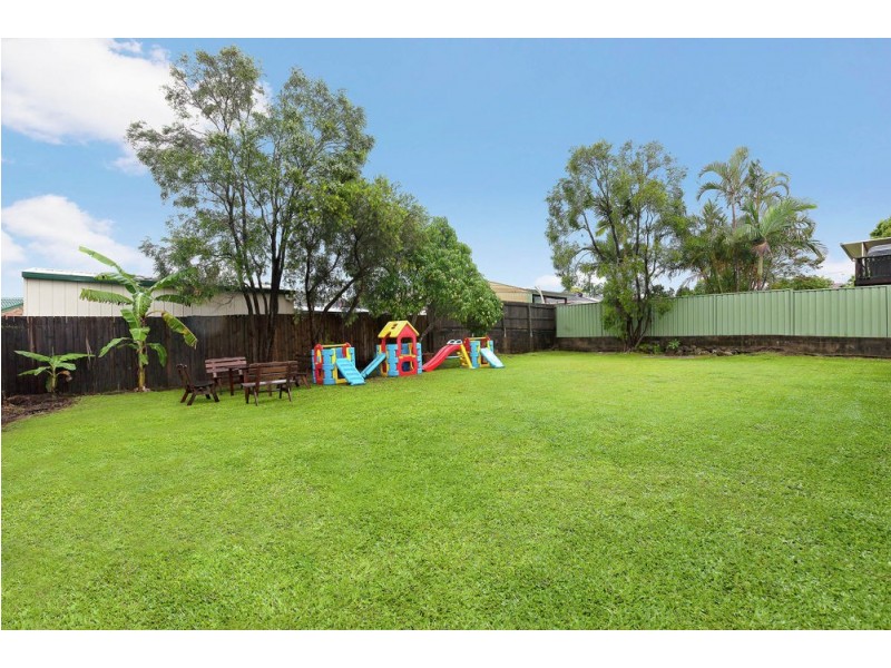 24 Village Drive, Daisy Hill QLD 4127